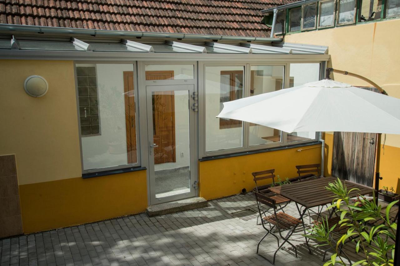 Ubytovani Domecek V Mikulove Lägenhet Exteriör bild
